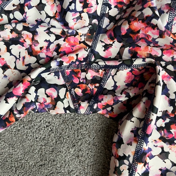 Old Navy powersoft side pocket high rise girls leggings - Picture 4 of 5